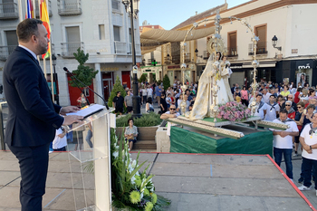 Navarro pide a la Virgen por las familias y los jóvenes