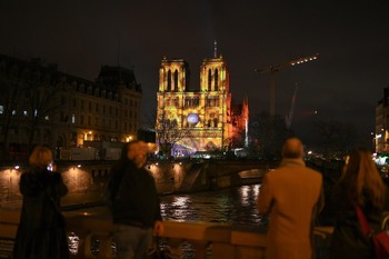 Notre Dame vuelve a saludar al mundo en su reapertura