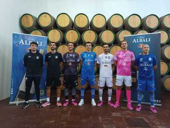 El Viña Albali Valdepeñas presenta sus nuevas equipaciones