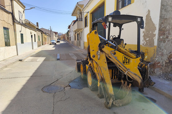 Brazatortas renueva la red de agua en las vías Pilar y Carmen
