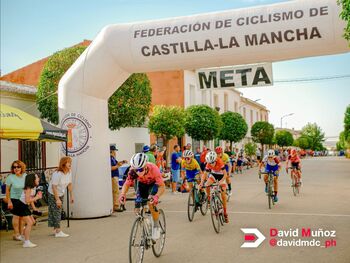 San Carlos del Valle arropa el ciclismo de escuelas