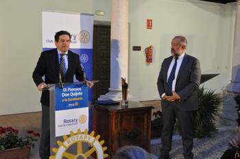 Valverde destaca la labor filantrópica del Rotary Club