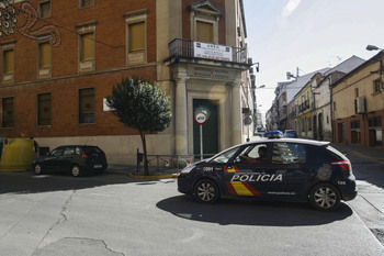 Salvan a un hombre en silla de ruedas de un virulento incendio