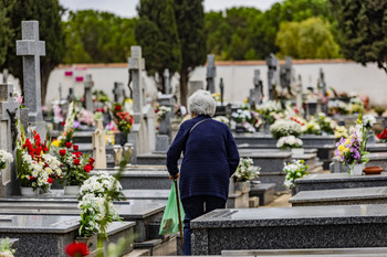 El obispo oficiará una misa en el cementerio