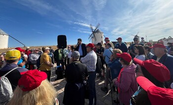 250 personas se suman a la ruta senderista