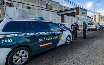 Un trabajador herido tras derrumbarse el techo de una nave