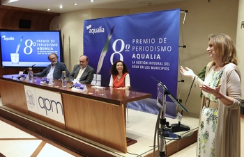 Aqualia premia ‘La autovía del agua’ de Ana Pobes