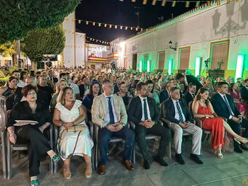 Fernández asiste al inicio de las fiestas de Membrilla