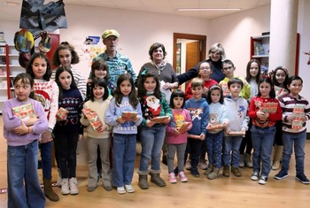 200 colegiales impulsan los concursos de christmas y juguetes