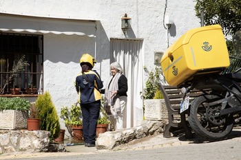 Correos facilita retiradas e ingresos a clientes de Globalcaja