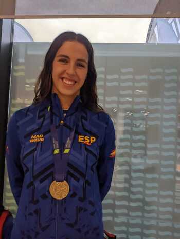 Laura Cabanes conquista el oro en los 200 estilos