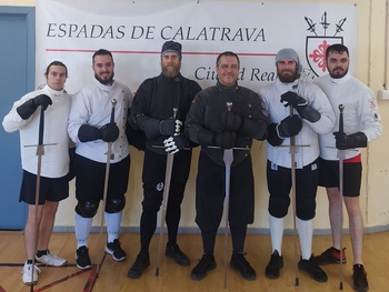 Éxito del taller de esgrima histórica del Espadas de Calatrava