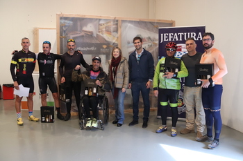 Cien ciclistas participan en la ruta de la Policía Local