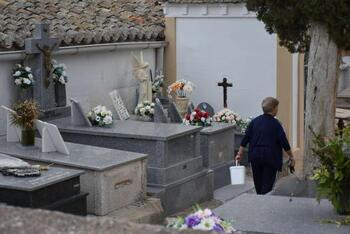 El cementerio, a punto para el Día de Todos los Santos