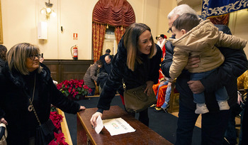 Ocho buzones para mandar cartas a Papá Noel y los Reyes Magos