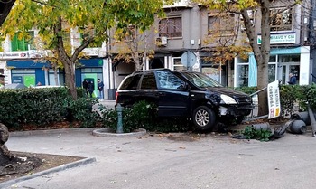 Herido tras chocar contra una farola en el paseo San Gregorio