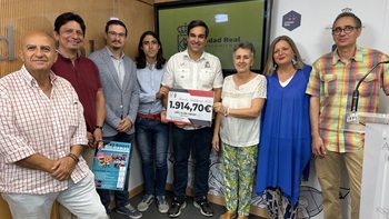 La Tuna Universitaria entrega a Afanion 2.000 euros solidarios