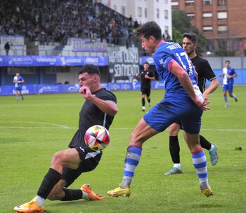 Real Avilés y Manchego empatan al descanso