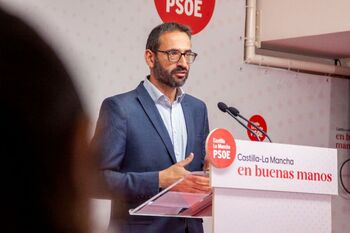 El PSOE acusa al PP de “condenar a pensar en blanco y negro”