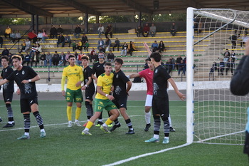 El Atlético Tomelloso deja la tarea para el final