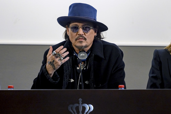 Johnny Depp pone como ejemplo a Pedro Almodóvar