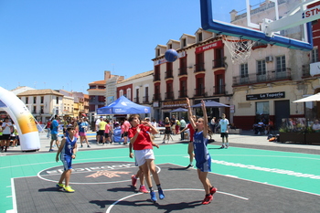 200 escolares juegan al baloncesto en Alcázar