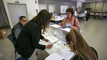 Casi 393.000 ciudadrealeños eligen hoy a sus eurodiputados