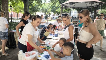 Familias participan en la Pandorga de Asociación de Dulcineas