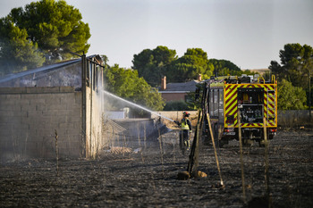 Un incendio en la Poblachuela provoca daños en dos viviendas