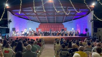 Santa Cecilia congrega a mil personas en la Piscina Municipal