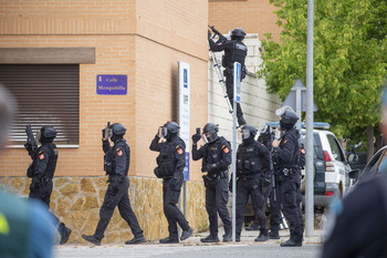 Buscan a un hombre que atropelló a dos guardias civiles