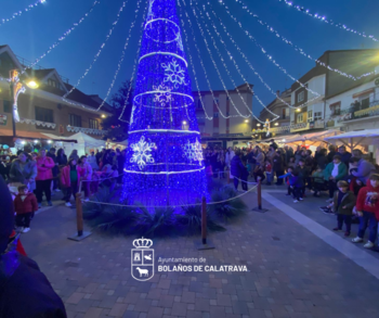 Bolaños inaugura su mercadillo navideño y enciende las luces