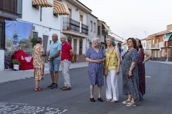 Original homenaje callejero de Calzada a Pedro Almodóvar