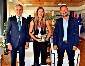 Nayra Solís comparte su medalla de oro en Puertollano