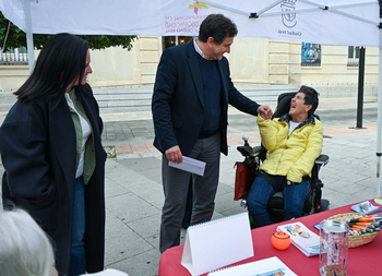 Valverde muestra su apoyo a la Asociación Ciudad Accesible