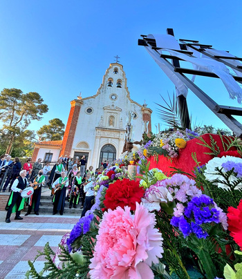 La Cruz de Mayo de El Capirote recorre El Poblado