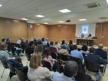 Juan Miguel GS Sánchez lleva su nuevo libro a la biblioteca