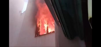 Sofocan un gran incendio en un inmueble de la calle Paz