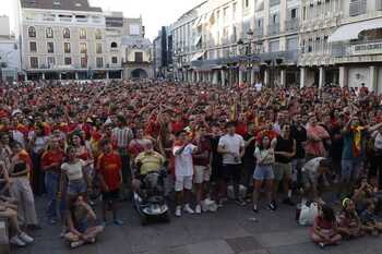 Ambientazo en la plaza Mayor para buscar la final