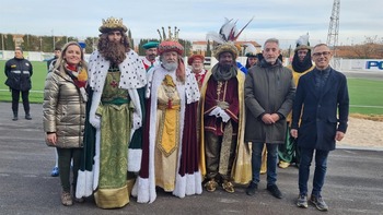 Sus Majestades reparten más de 2.000 regalos en Valdepeñas