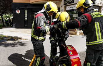 Trasladan al hospital a un hombre tras un incendio