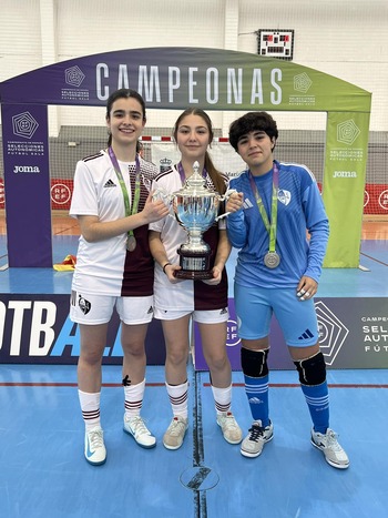 Conchi Ledesma felicita a la selección femenina sub 14