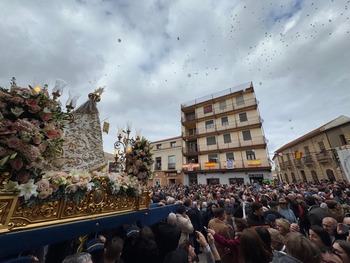 Las Paces iluminan el cielo de pólvora y tradición